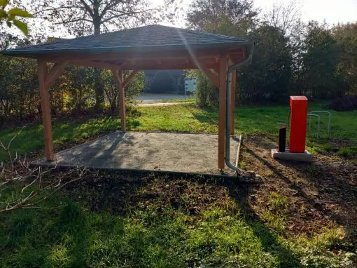 Ein Rastplatz der neuen Generation in der Gemeinde Nübel im Ortsteil Brekling