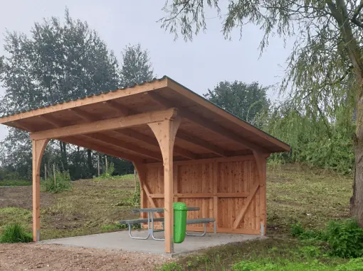 Errichtung eines Fahrradunterstandes mit Infostand im Bereich des ehemaligen Schulwaldes