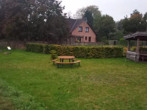 Regionale Wanderwegebeschilderung durch regional einheitliche Beschilderung sowie Rastplatz