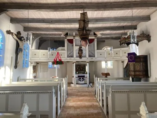 Schaffung eines Kulturorts für Veranstaltungen und Konzerte in der Schifferkirche in Arnis